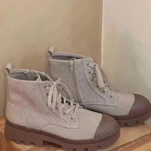 Universal Thread - Tan Canvas Shell toe rubber sole boots - Size 10 - Picture 4 of 7